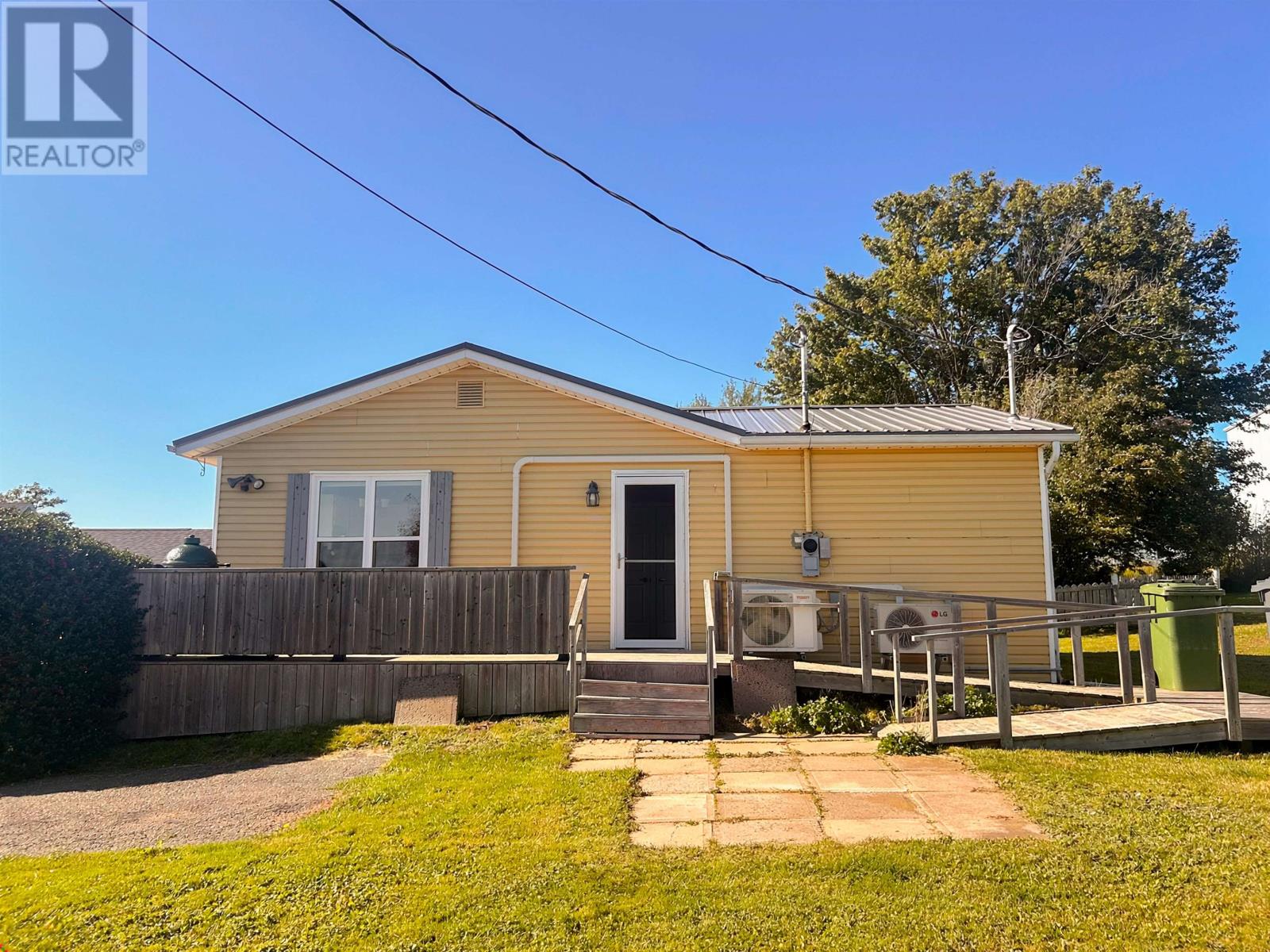 16 Allen Street, North Rustico, Prince Edward Island  C0A 1X0 - Photo 4 - 202625136