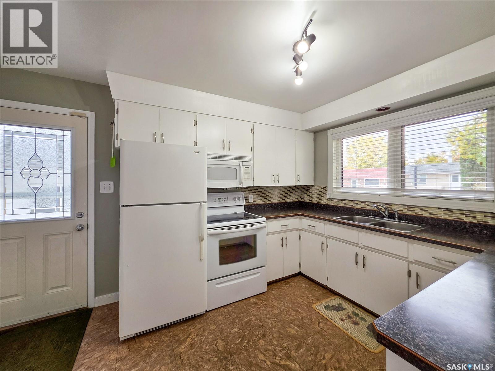 202 7th Avenue W, Melville, Saskatchewan  S0A 2P0 - Photo 13 - SK050341