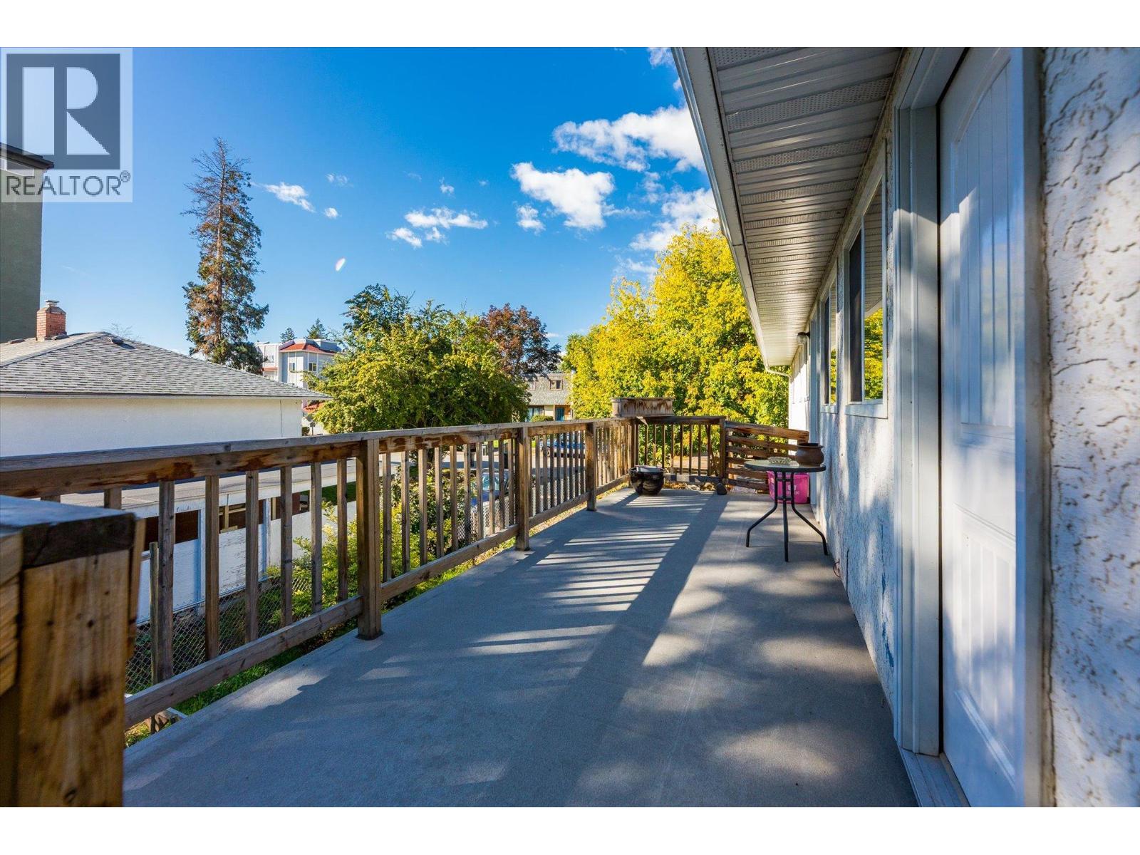 1011-1013 Lawson Avenue, Kelowna, British Columbia  V1Y 6T3 - Photo 11 - 10402492