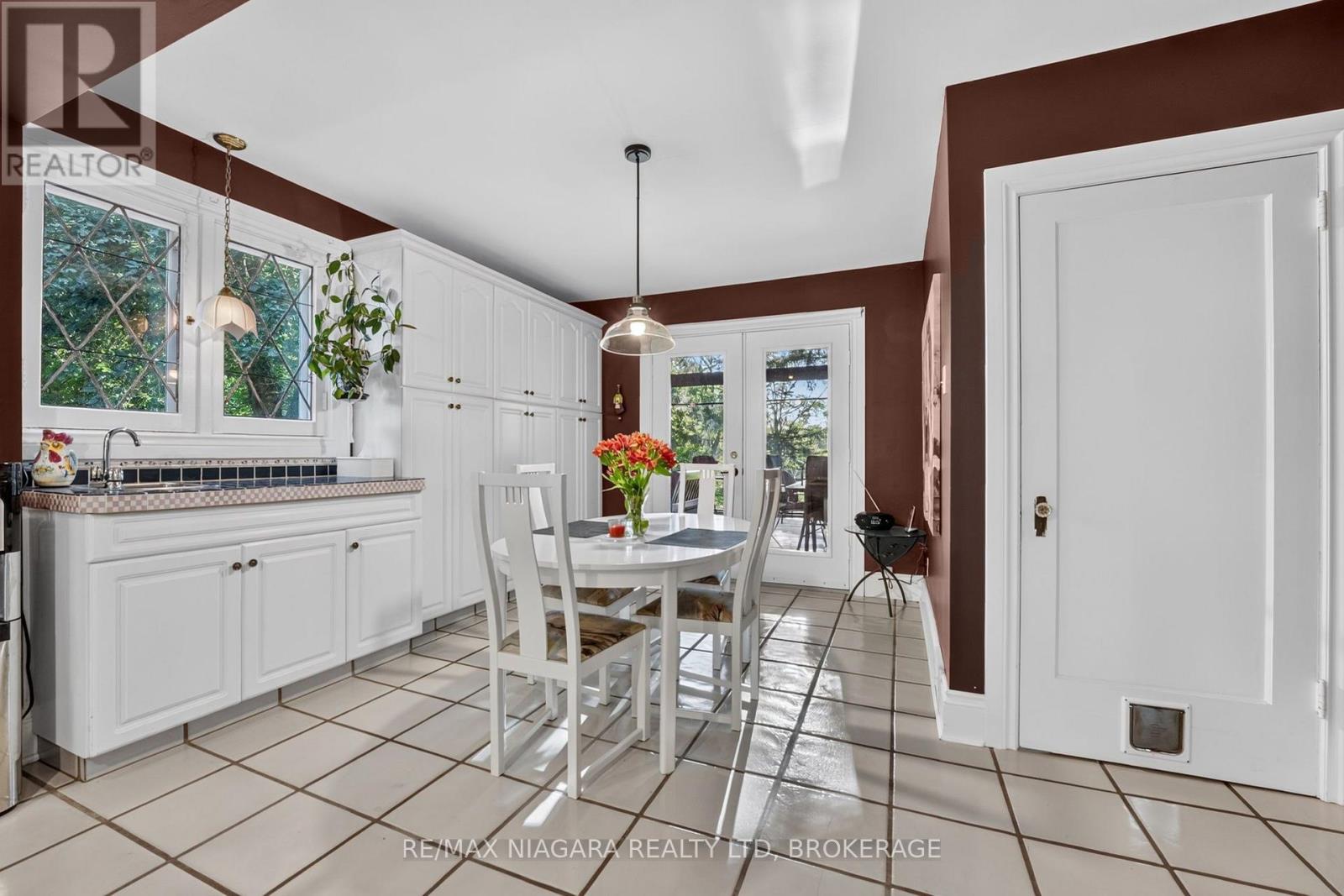 1577 Gregory Road, St. Catharines, Ontario  L2R 6P9 - Photo 12 - X13861942