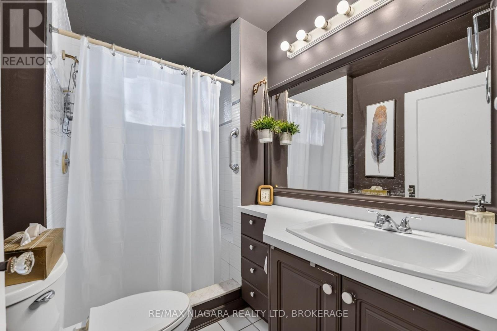1577 Gregory Road, St. Catharines, Ontario  L2R 6P9 - Photo 32 - X13861942