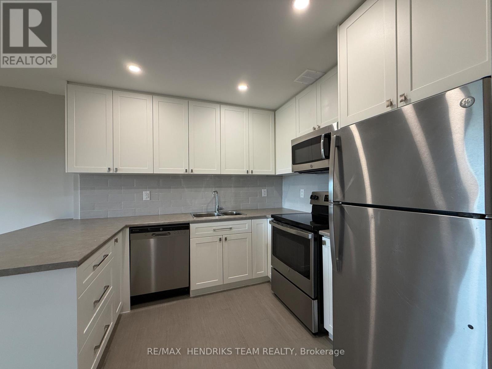 502 - 60 Windward Street, St. Catharines, Ontario  L2M 4H2 - Photo 2 - X13862000