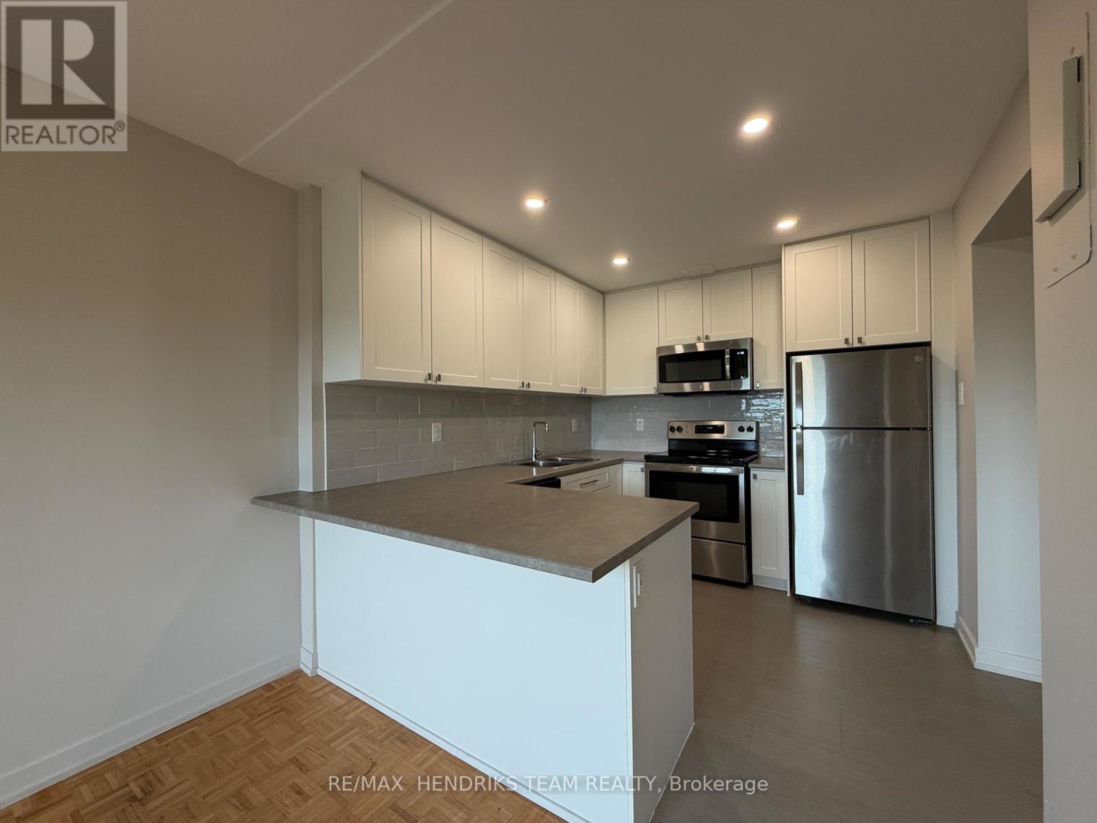 502 - 60 Windward Street, St. Catharines, Ontario  L2M 4H2 - Photo 3 - X13862000