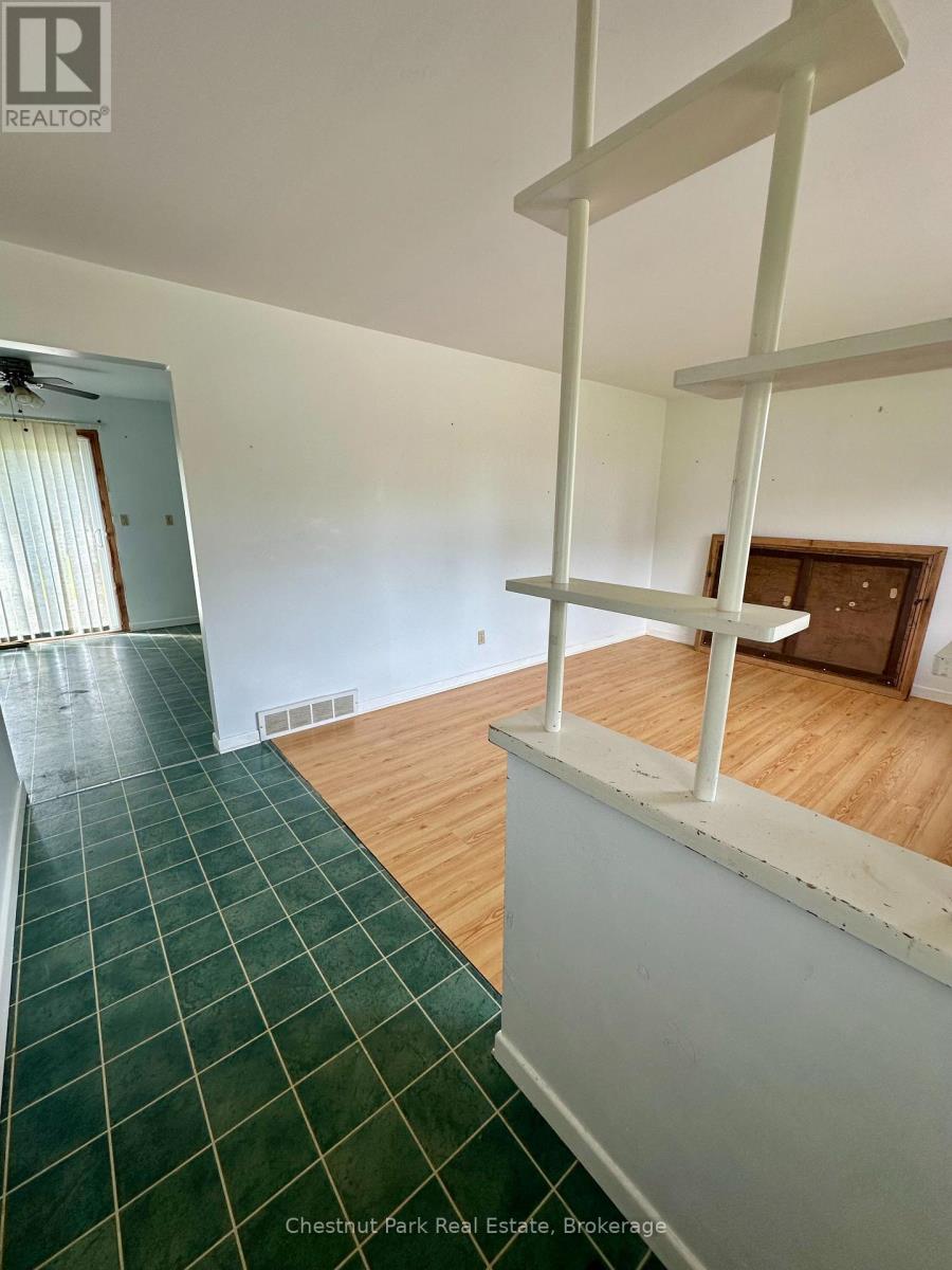14 Brock Crescent, Collingwood, Ontario  L9Y 2L5 - Photo 4 - S13861944