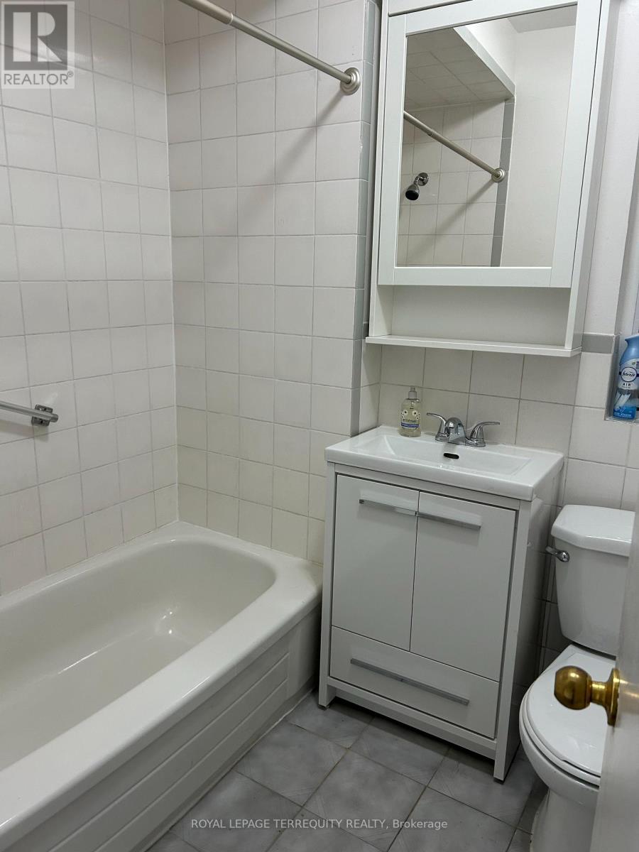 167 Westmount Avenue, Toronto, Ontario  M6E 3M6 - Photo 8 - C13861920