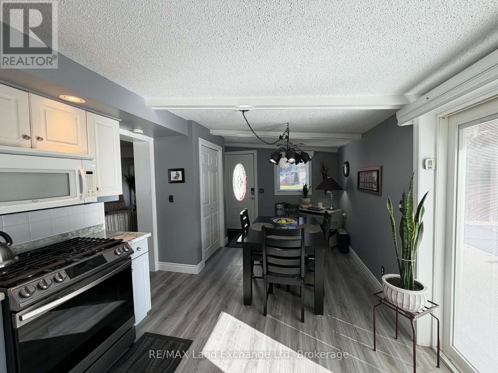 118 Victoria Street E, North Huron, Ontario  N0G 2W0 - Photo 8 - X13861894