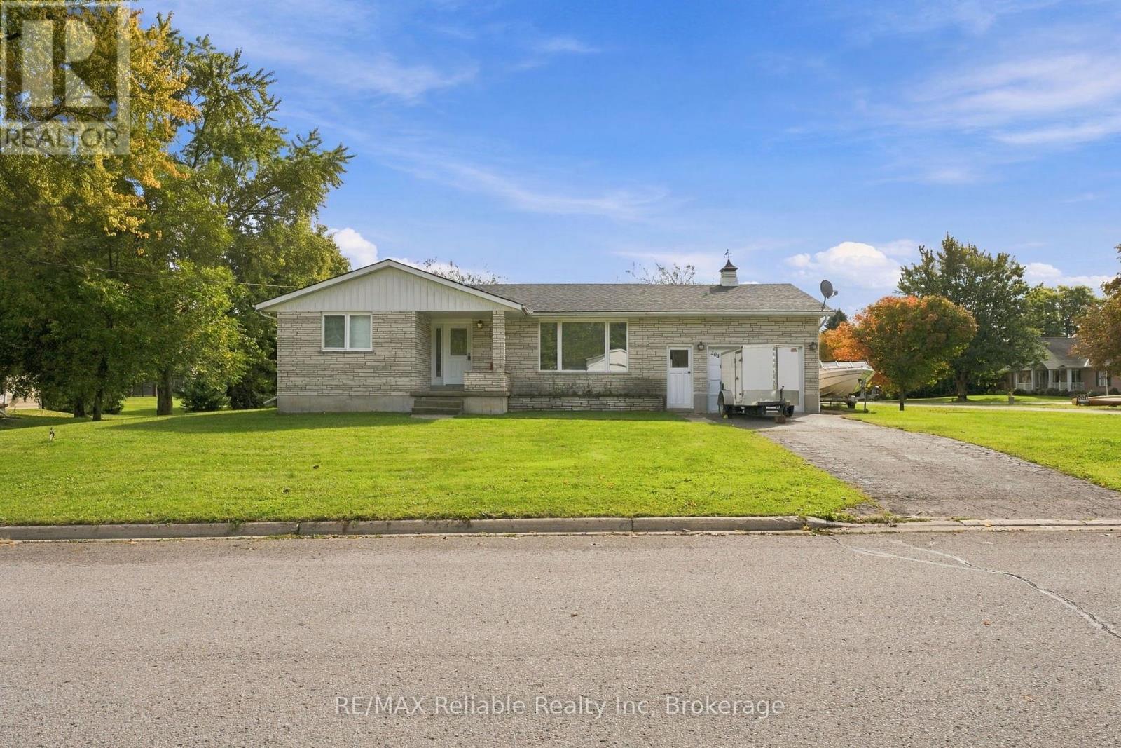304 Morris Street, North Huron, Ontario  N0M 1H0 - Photo 2 - X13861950