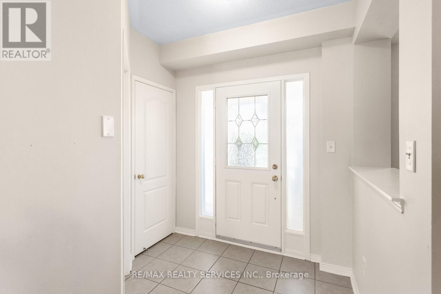 5 Dollery Gate, Ajax, Ontario  L1T 0G6 - Photo 4 - E13862110