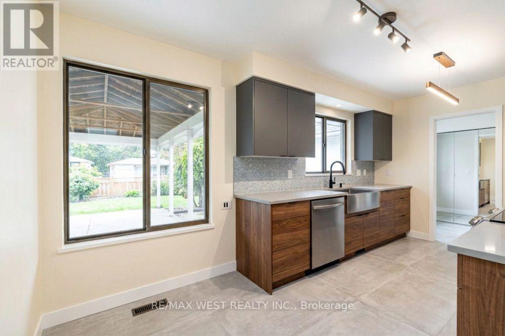 38 Albacore Crescent, Toronto, Ontario  M1H 2L3 - Photo 5 - E13858784