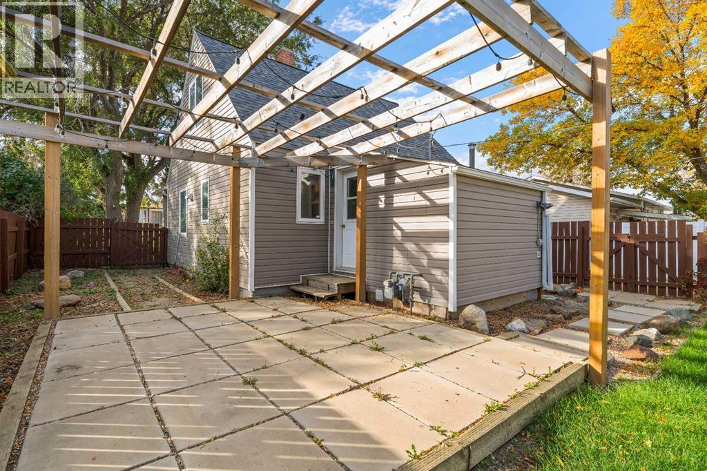 106 8 Avenue W
