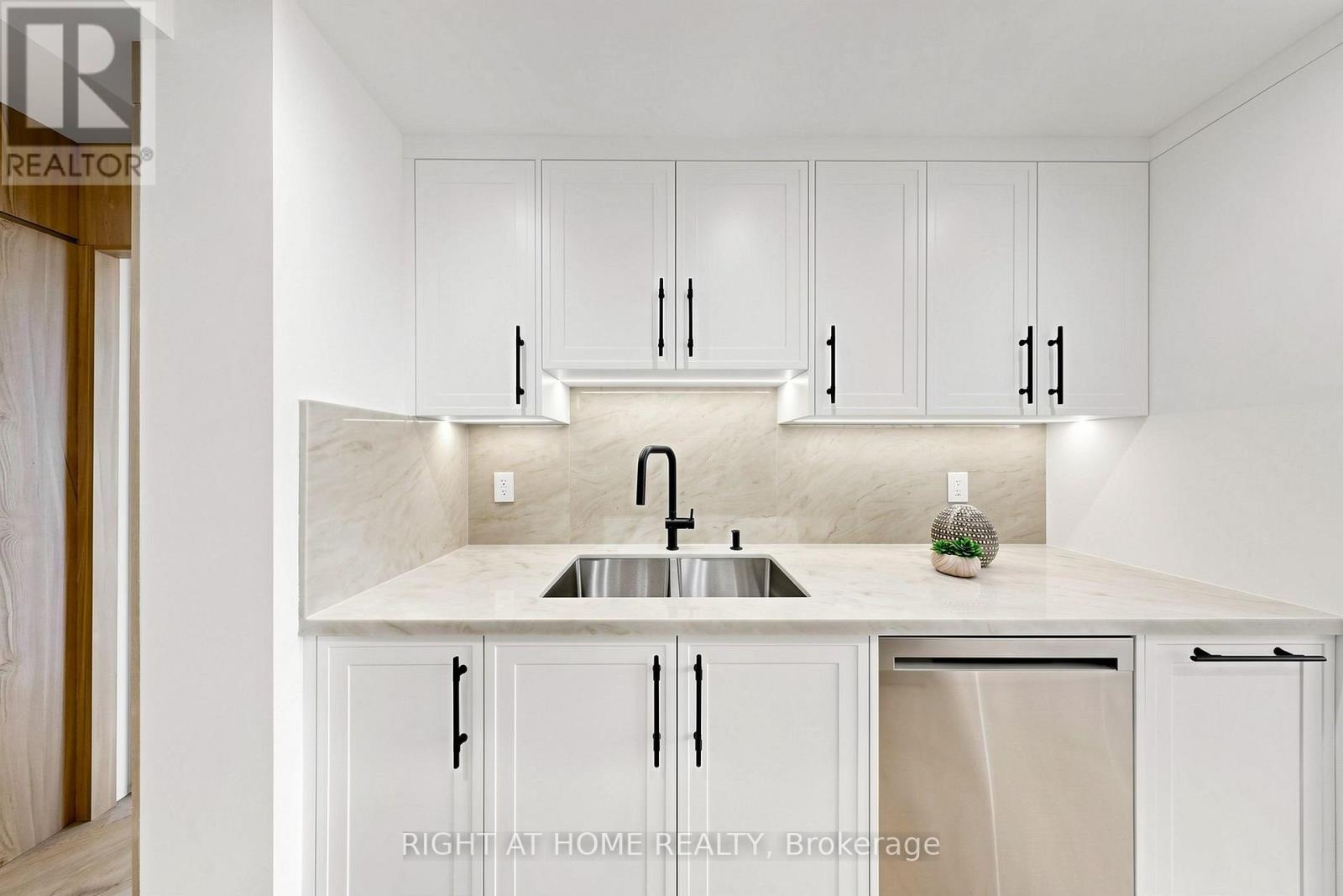 1506 - 7 Townsgate Drive, Vaughan (Crestwood-Springfarm-Yorkhill), Ontario  L4J 8E6 - Photo 17 - N13862236