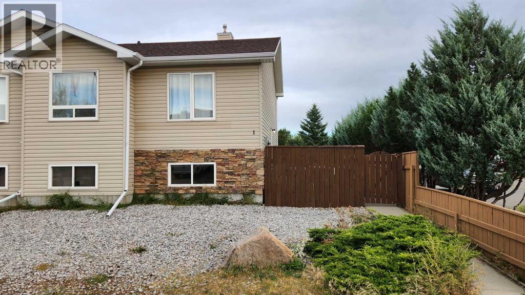1, 720 Heritage Boulevard W, Lethbridge, Alberta