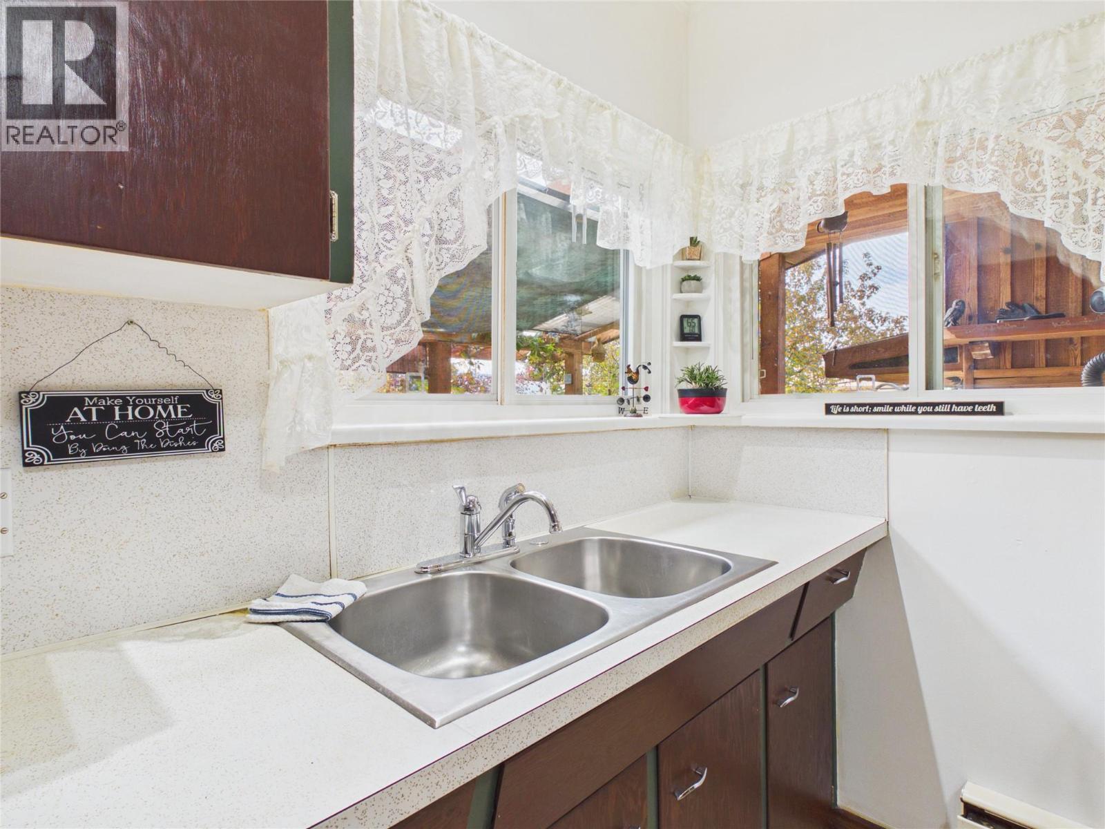 711 7th Street S, Cranbrook, British Columbia  V1C 1N2 - Photo 5 - 10402530