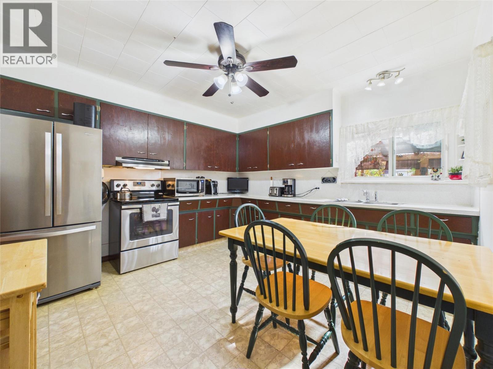 711 7th Street S, Cranbrook, British Columbia  V1C 1N2 - Photo 4 - 10402530