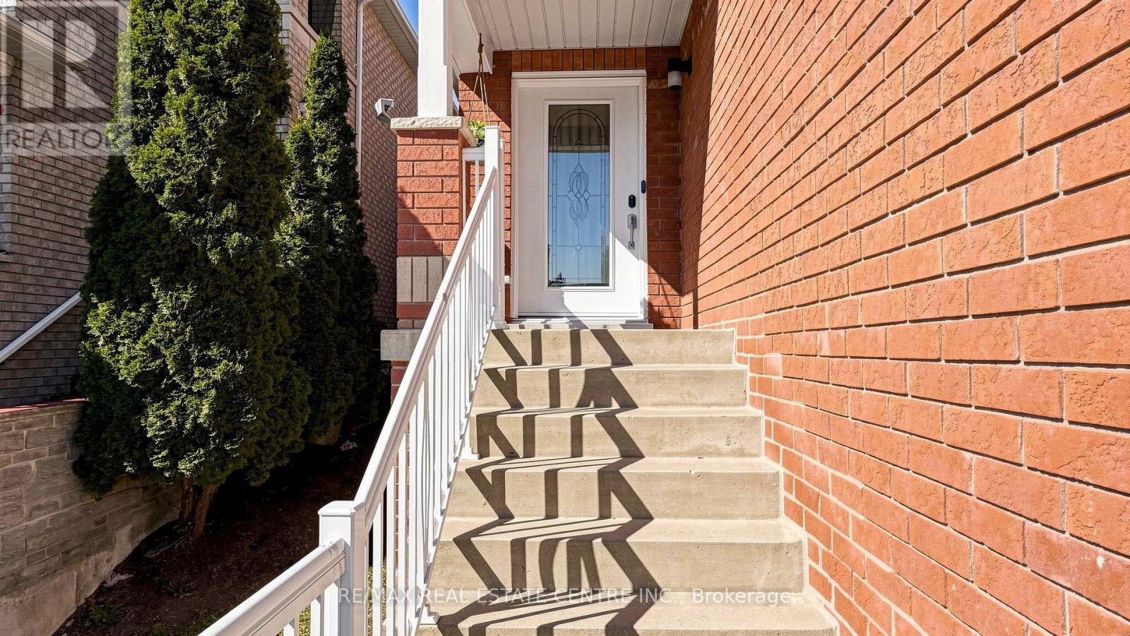 351 Wildgrass Road, Mississauga, Ontario  L5B 4H1 - Photo 5 - W13861916