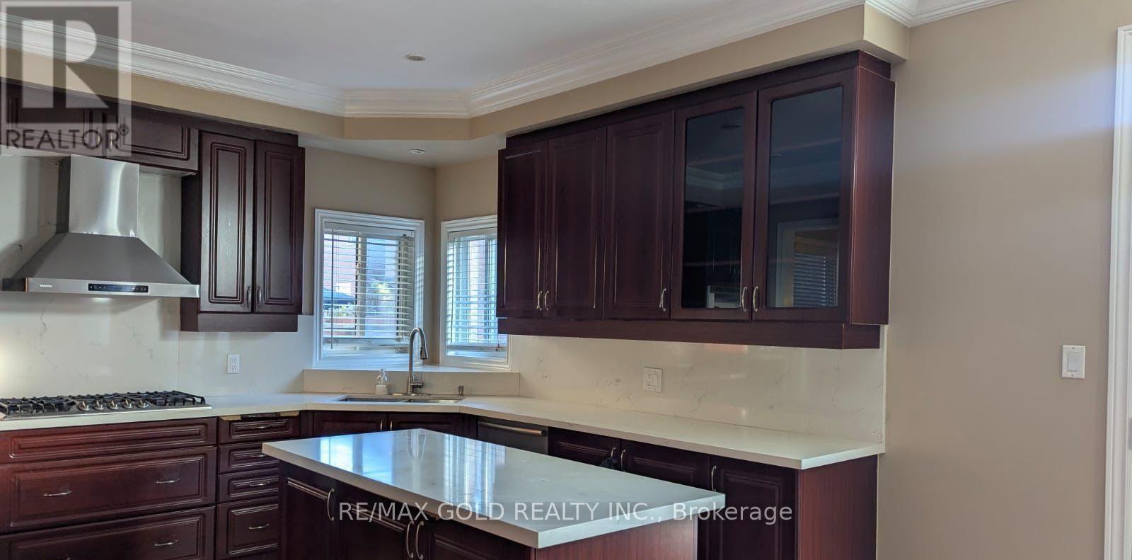 3 Borneo Crescent, Brampton, Ontario  L6R 3C7 - Photo 4 - W13861976