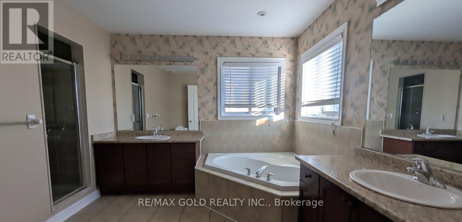 3 Borneo Crescent, Brampton, Ontario  L6R 3C7 - Photo 6 - W13861976
