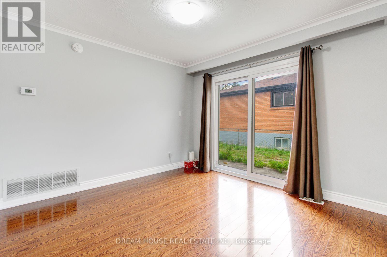 3764 Wyewood Road, Mississauga, Ontario  L4T 2A2 - Photo 15 - W13861988