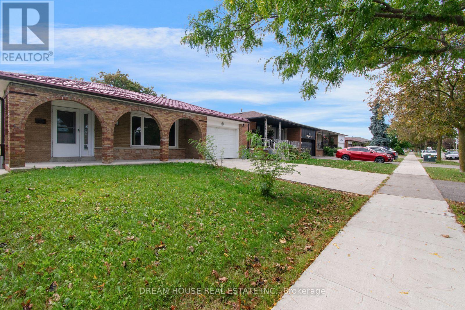 3764 Wyewood Road, Mississauga, Ontario  L4T 2A2 - Photo 3 - W13861988