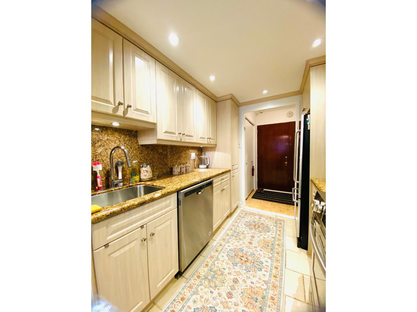5700 Boul. Cavendish|#702 Côte-Saint-Luc Quebec Canada H4W1S8 5