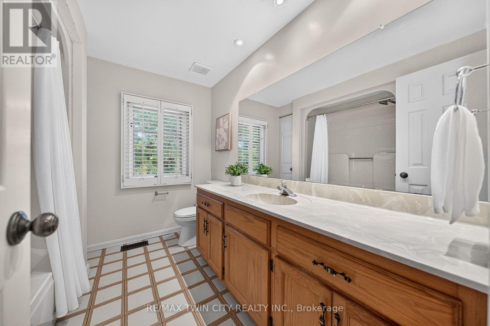 114 Frederick Banting Place, Waterloo, Ontario  N2T 1C4 - Photo 37 - X13862172