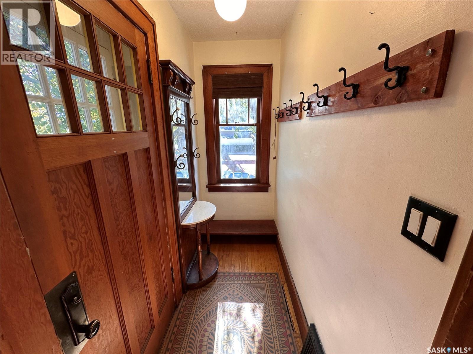 3324 College Avenue, Regina, Saskatchewan  S4T 1W2 - Photo 2 - SK045374