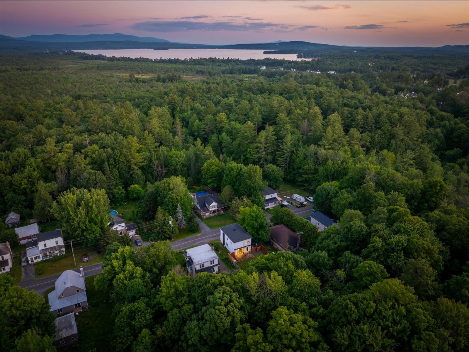 99 Ch. de Foster Lac-Brome Quebec Canada J0E1R0 3