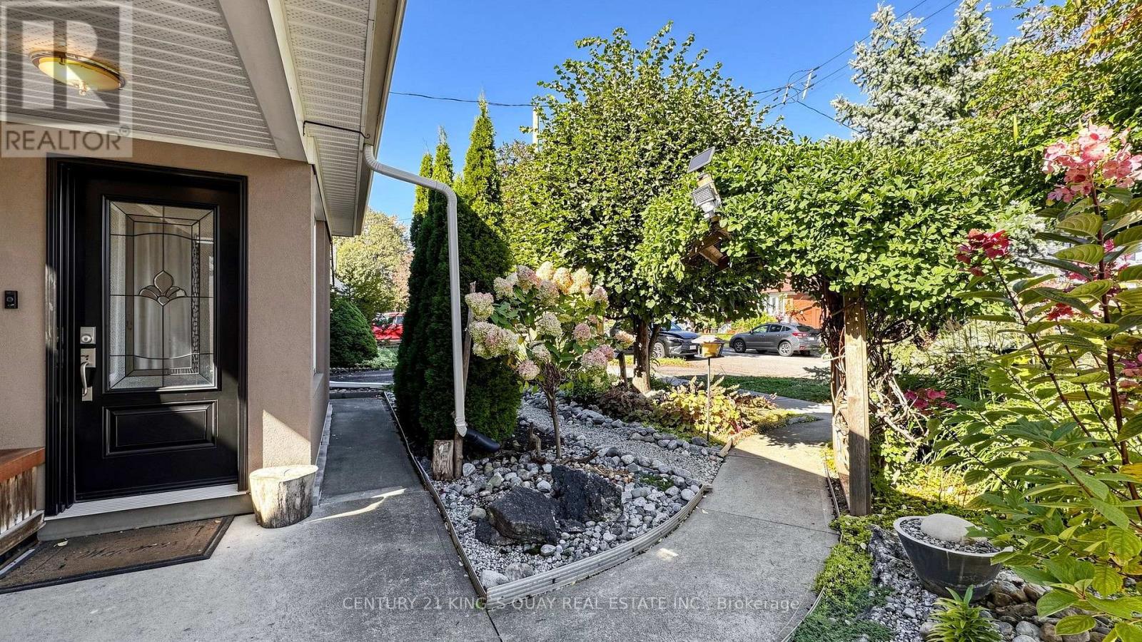 17 Kecala Road, Toronto, Ontario  M1P 1K5 - Photo 4 - E13861094
