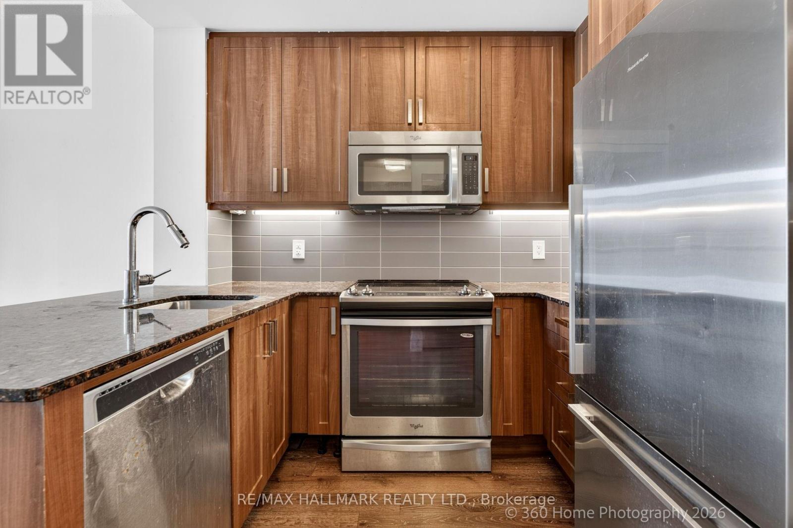 712 - 2 Old Mill Drive, Toronto, Ontario M6S 0A2 - Photo 4 - W13656314