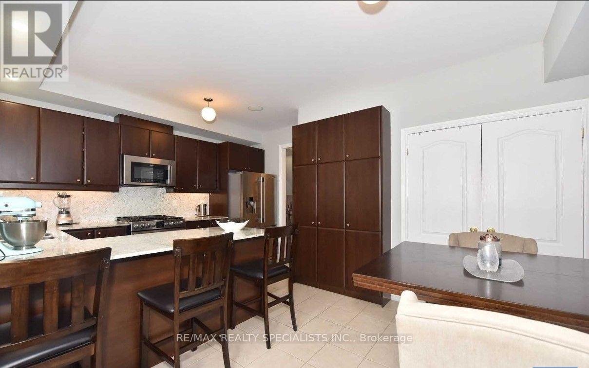 7 Hobart Gardens, Brampton (Heart Lake East), Ontario  L6Z 0J1 - Photo 9 - W13850596