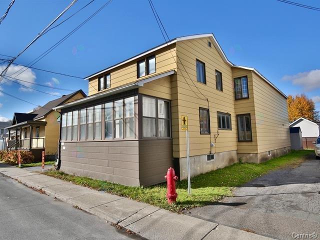472-474 Rue Jacques-Cartier N. Farnham Quebec Canada J2N1Z9 2