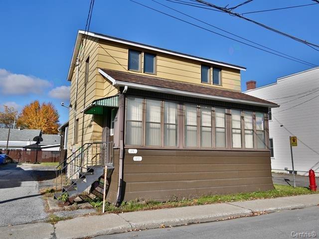 472-474 Rue Jacques-Cartier N. Farnham Quebec Canada J2N1Z9 3