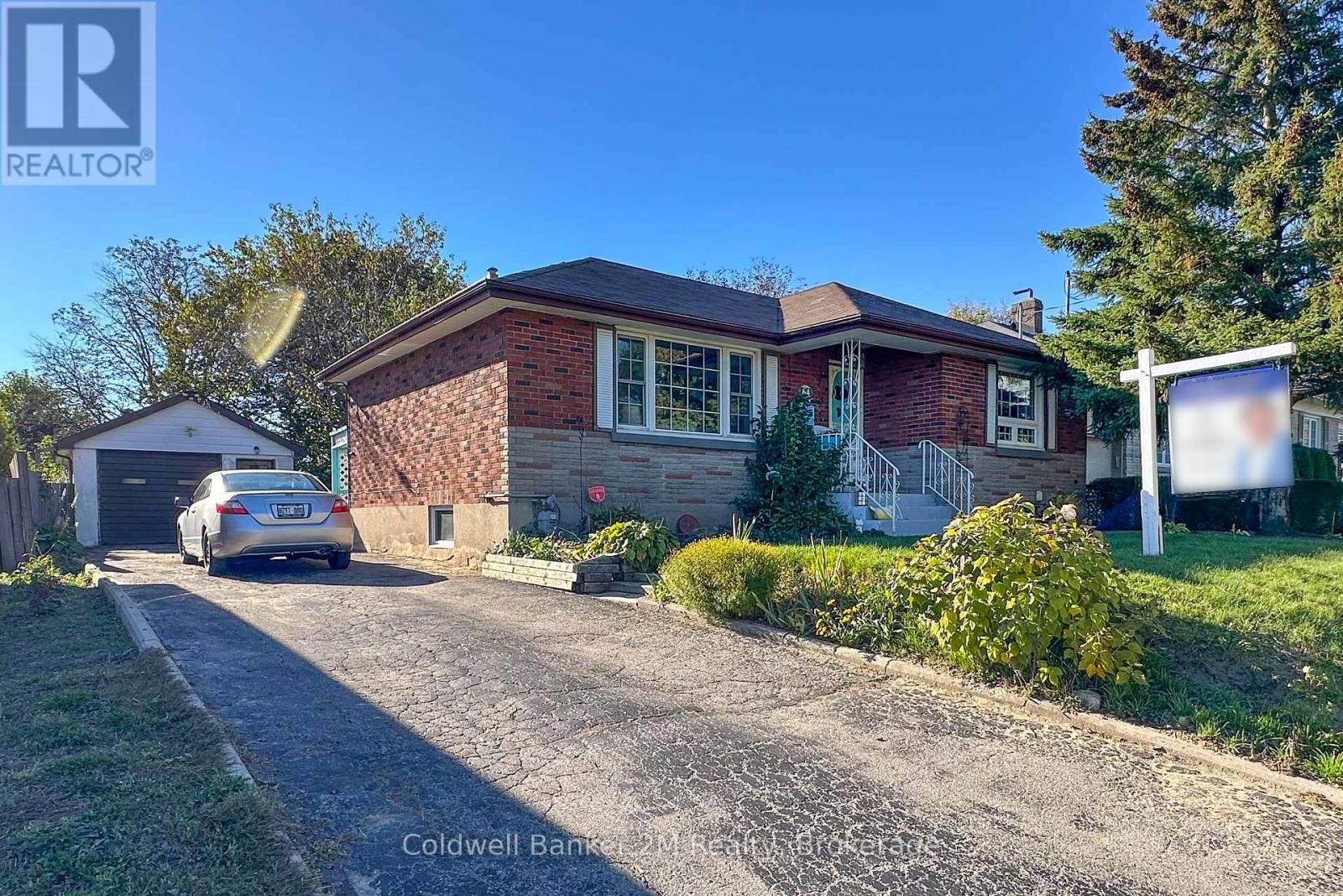 64 Harris Avenue, Oshawa, Ontario  L1J 5K7 - Photo 2 - E13862400