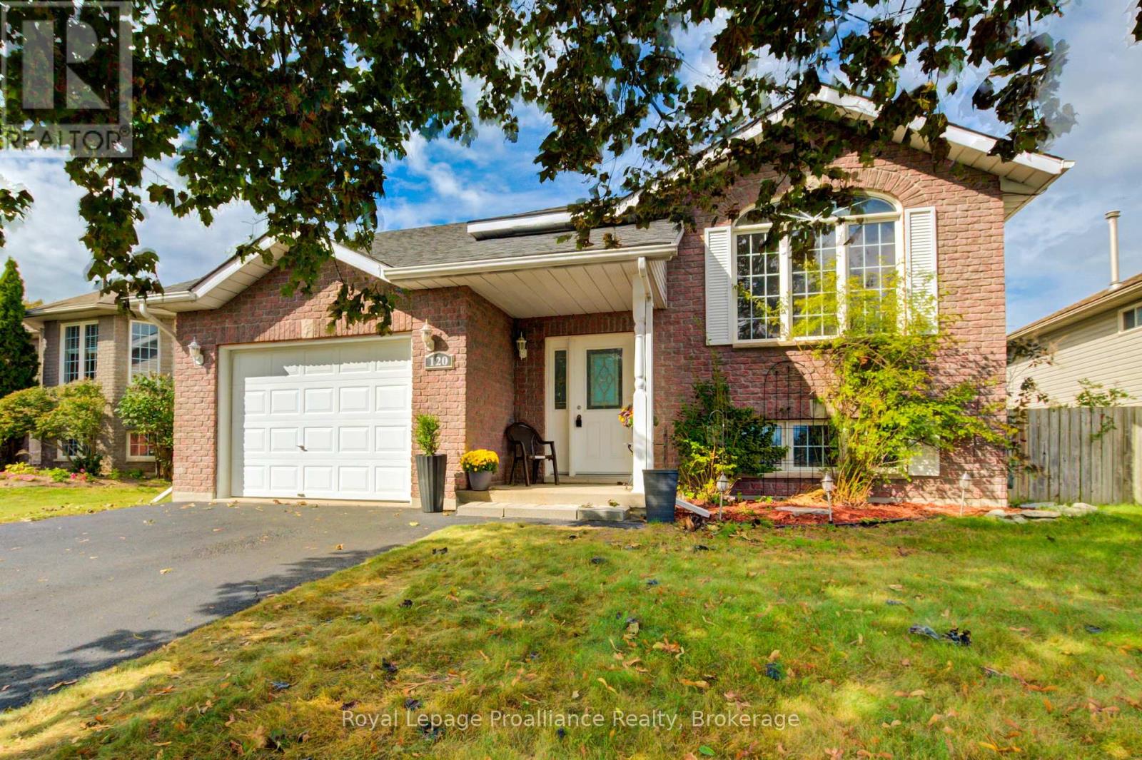 120 RAGLAN STREET, Brighton, Ontario