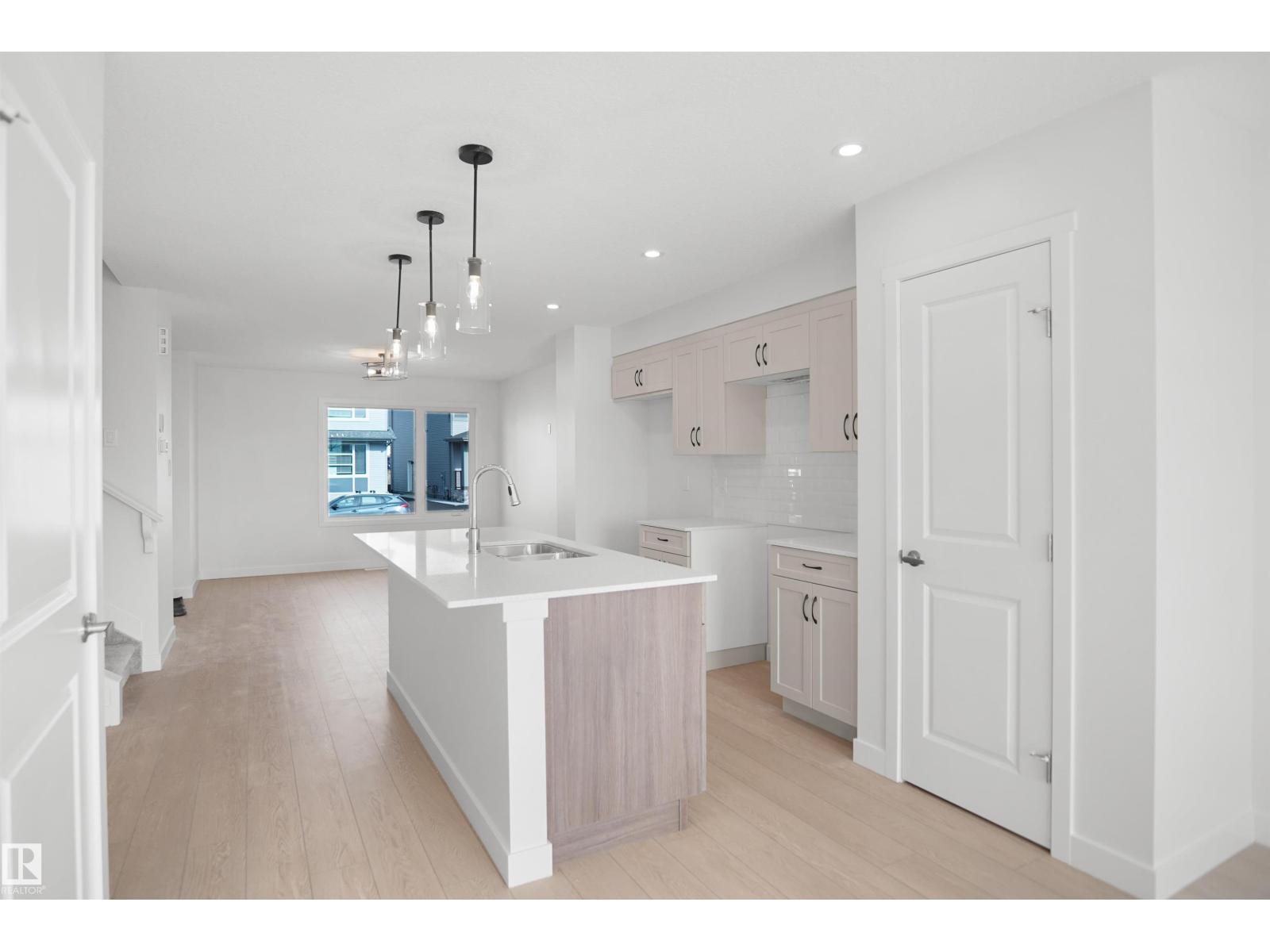 21223 25 Av NW, Edmonton, Alberta  T5Y 4G2 - Photo 11 - E4503751