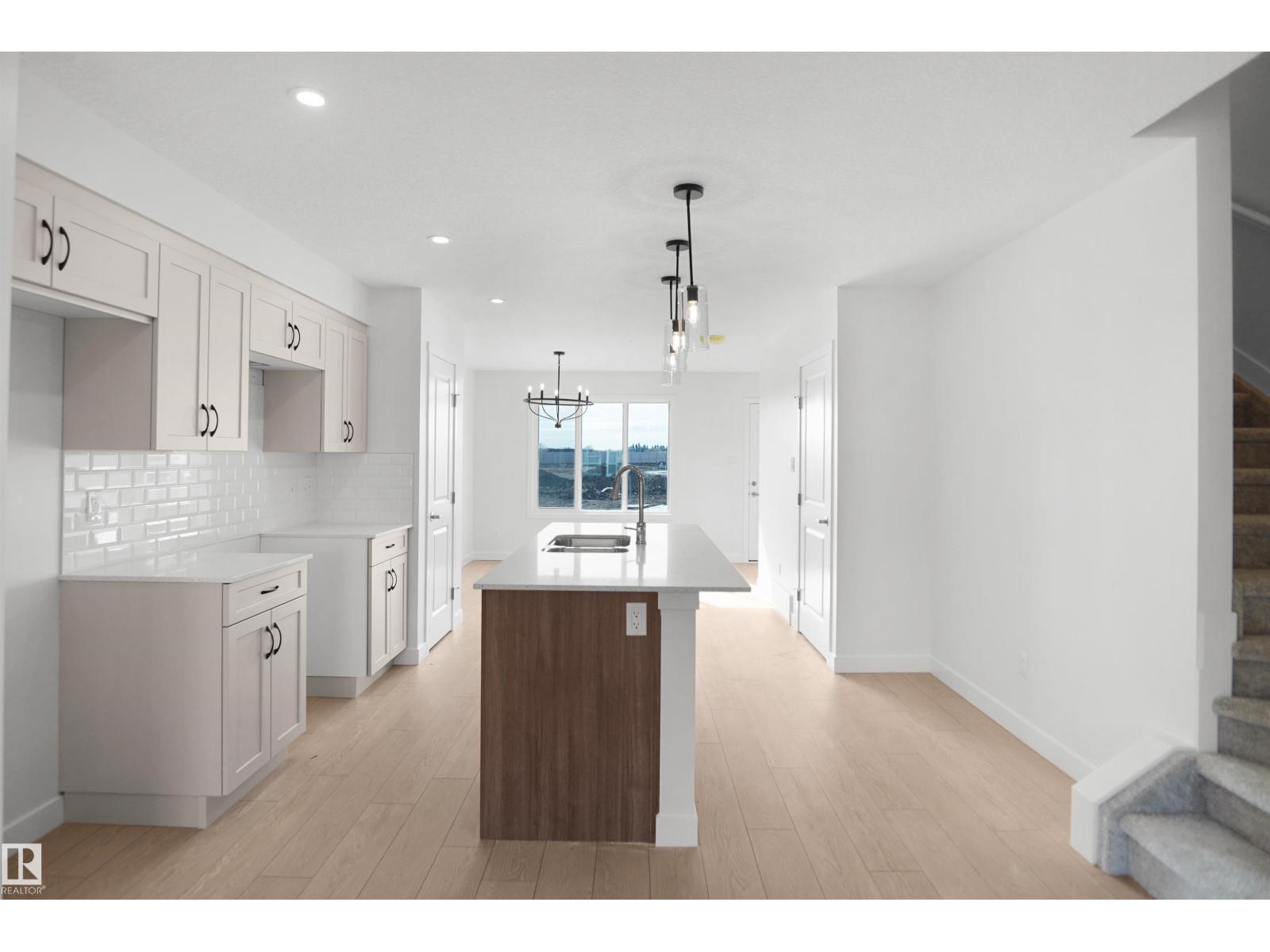 21223 25 Av NW, Edmonton, Alberta  T5Y 4G2 - Photo 8 - E4503751