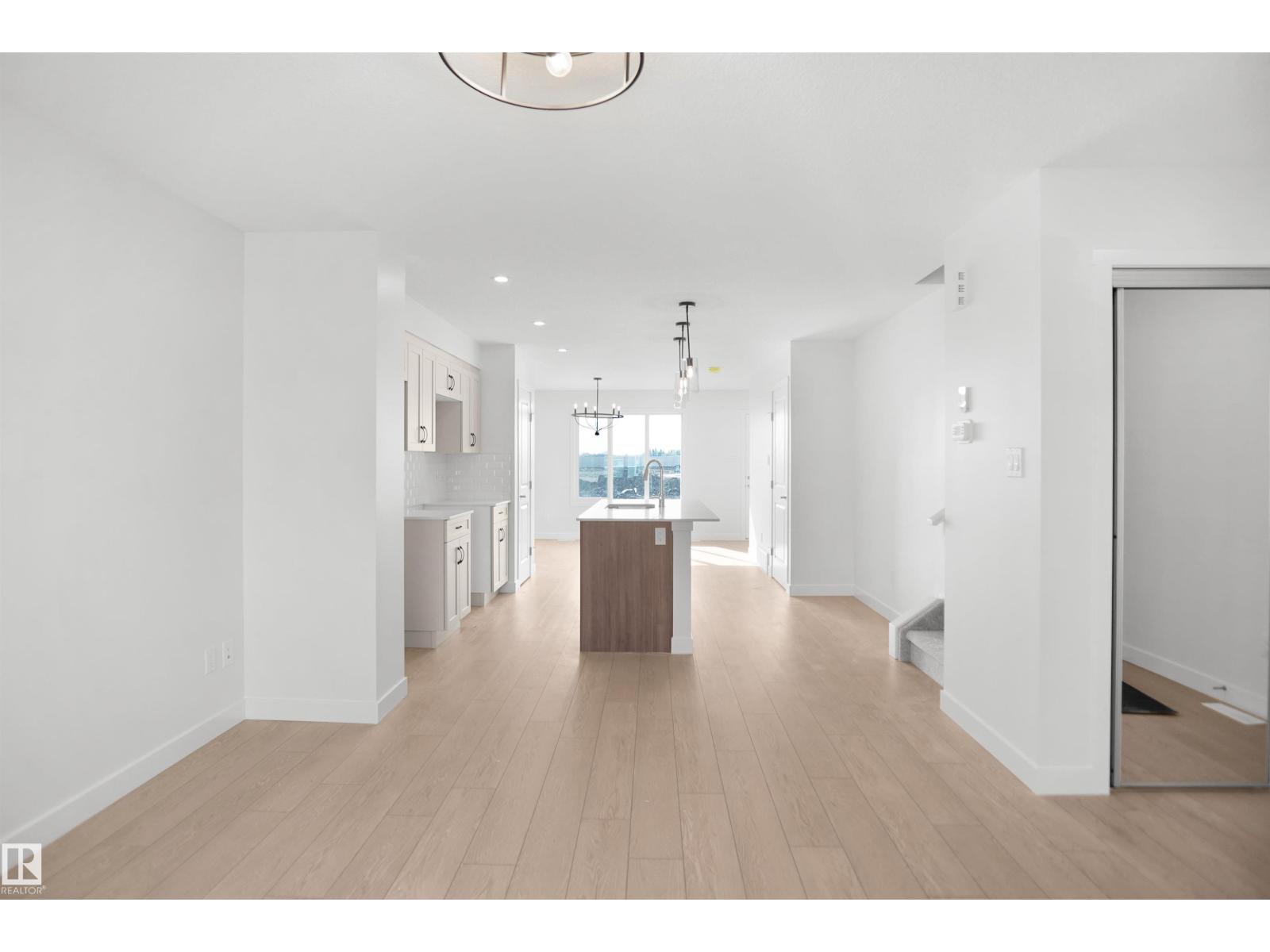 21223 25 Av NW, Edmonton, Alberta  T5Y 4G2 - Photo 6 - E4503751