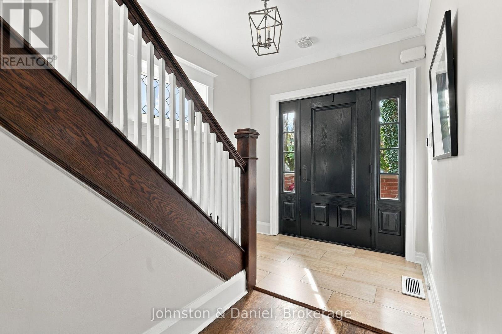 72 GORMLEY AVENUE Toronto (Yonge-St. Clair) Ontario Canada M4V1Z1 2