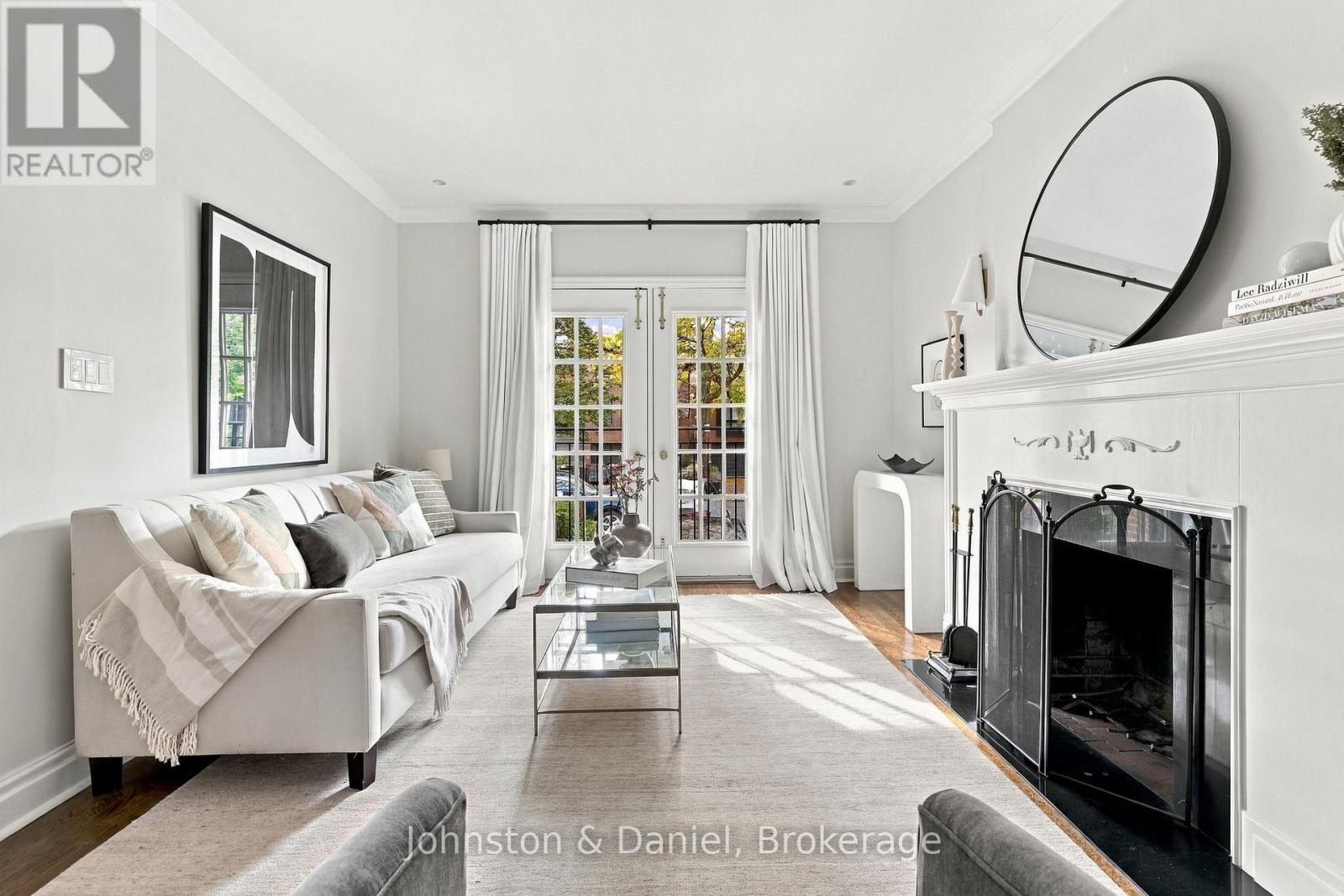 72 GORMLEY AVENUE Toronto (Yonge-St. Clair) Ontario Canada M4V1Z1 4