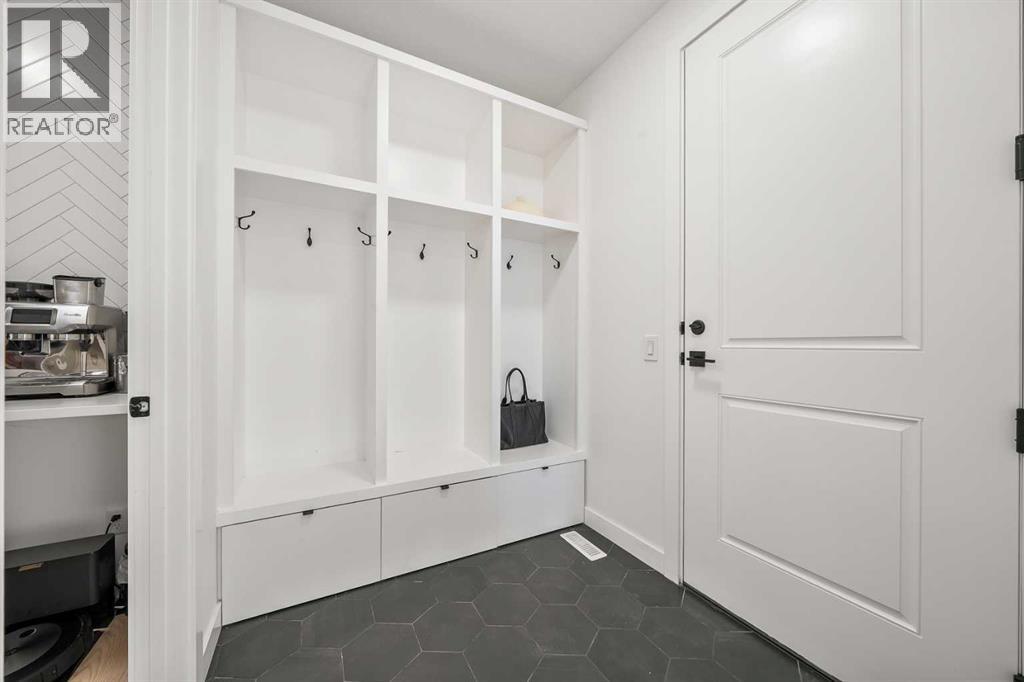 208 Crestmont Drive SW, Calgary, Alberta  T3B 1G8 - Photo 32 - A2348615