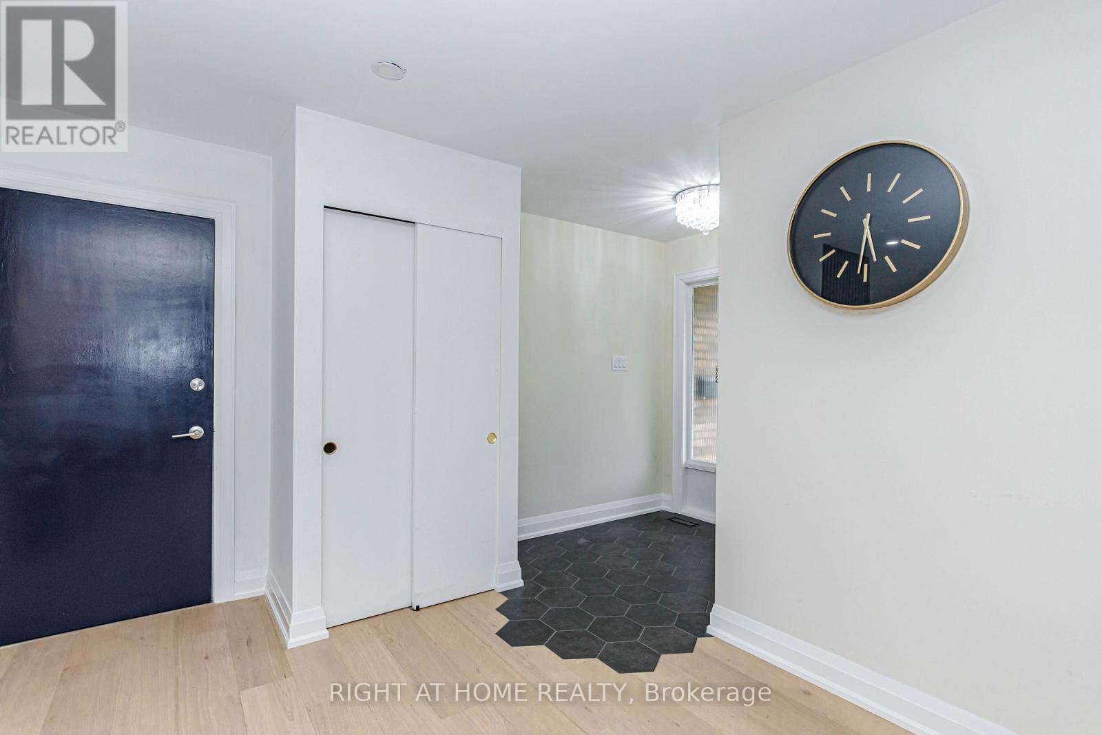 2358 Arnold Crescent, Burlington, Ontario  L7P 4G3 - Photo 5 - W13862254