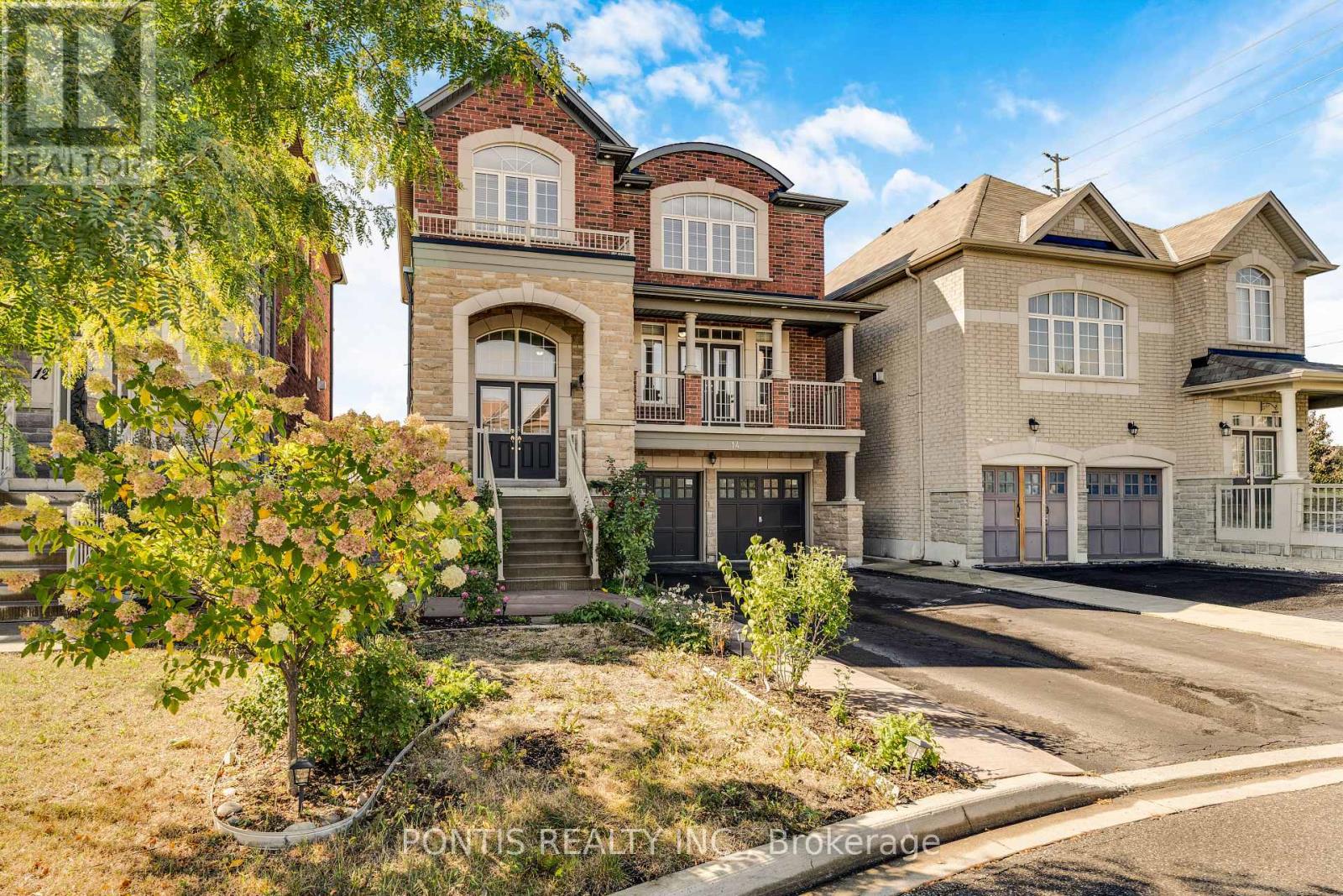 14 Arrowstone Court, Brampton, Ontario  L6R 0V5 - Photo 2 - W13862308