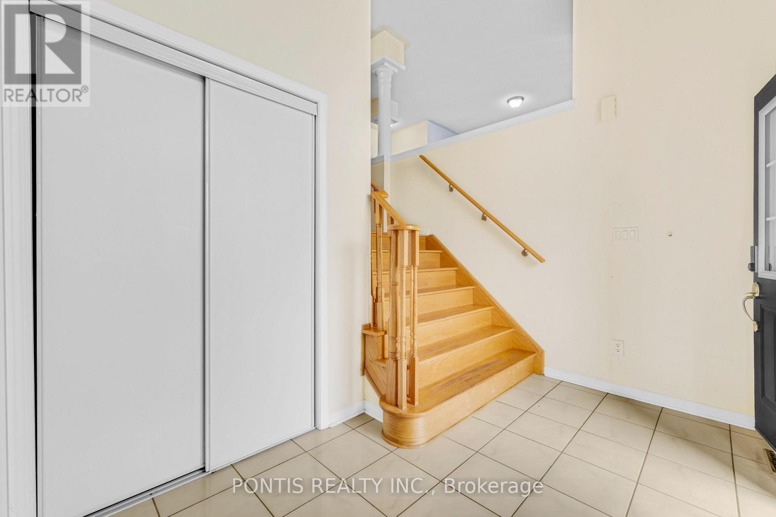 14 Arrowstone Court, Brampton, Ontario  L6R 0V5 - Photo 4 - W13862308