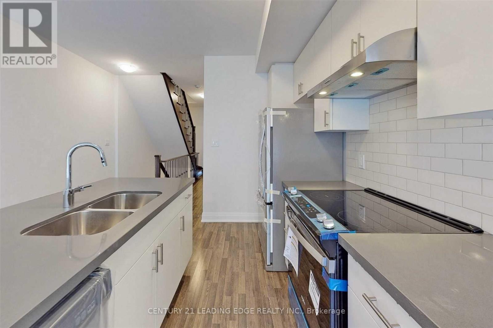 Upper - 45 Creekbank Road, Toronto, Ontario  M6L 1C7 - Photo 12 - W13862378
