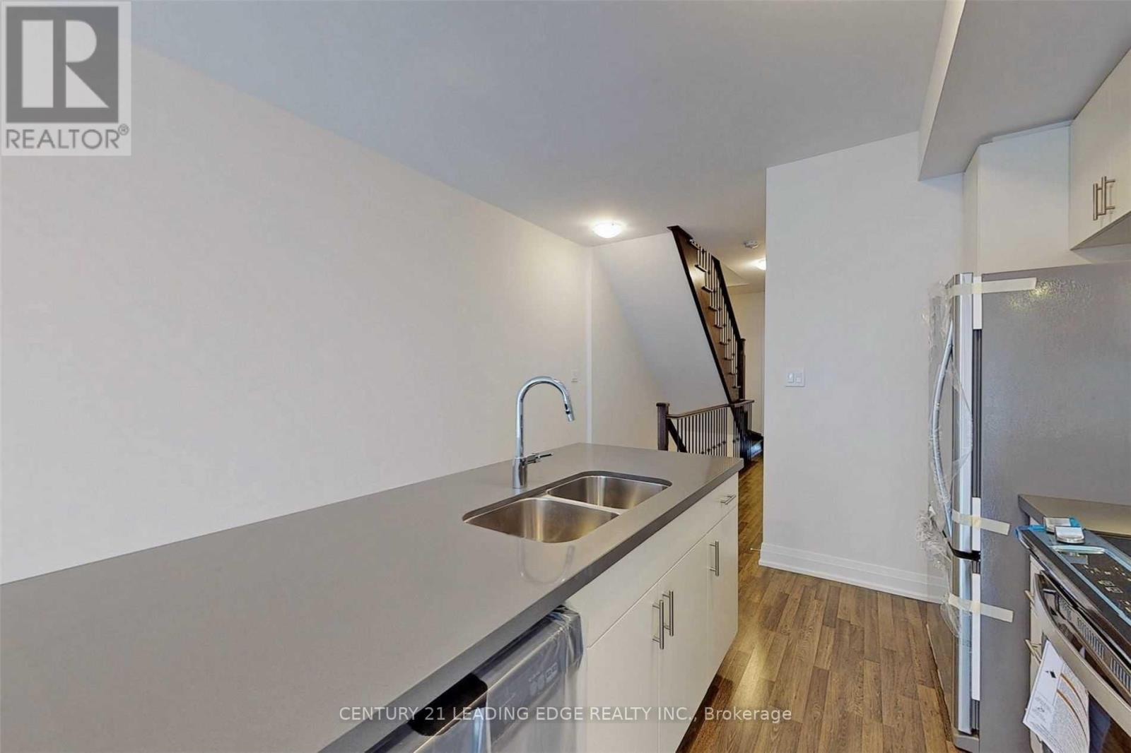 Upper - 45 Creekbank Road, Toronto, Ontario  M6L 1C7 - Photo 13 - W13862378