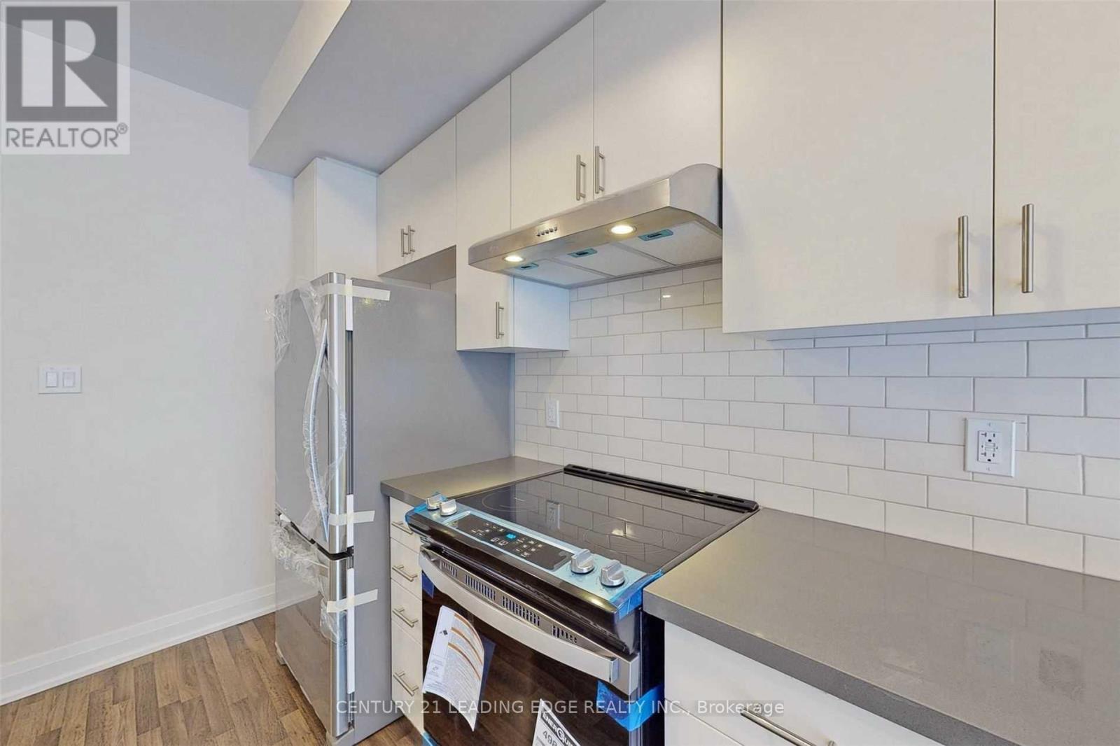Upper - 45 Creekbank Road, Toronto, Ontario  M6L 1C7 - Photo 14 - W13862378