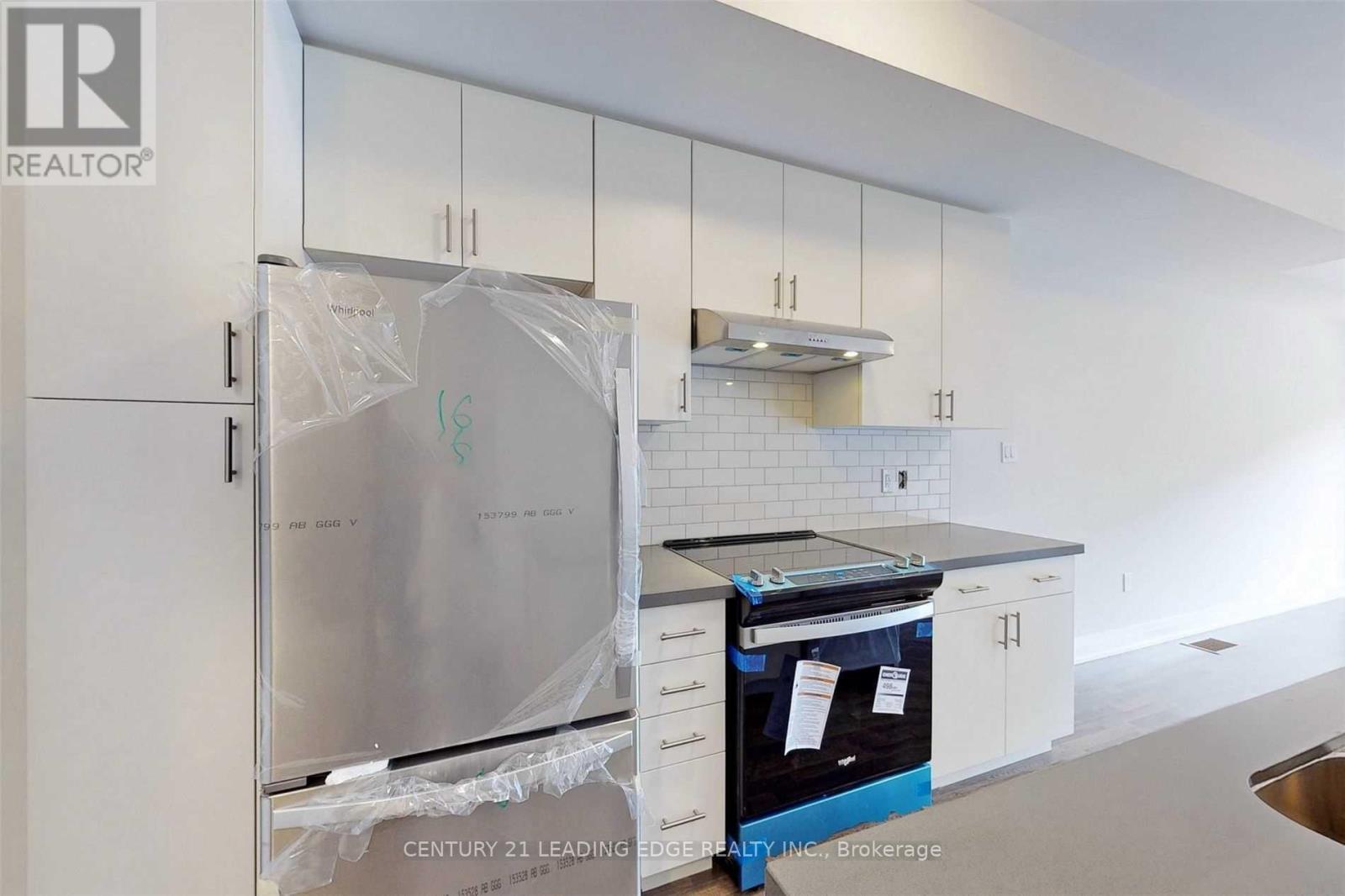 Upper - 45 Creekbank Road, Toronto, Ontario  M6L 1C7 - Photo 15 - W13862378