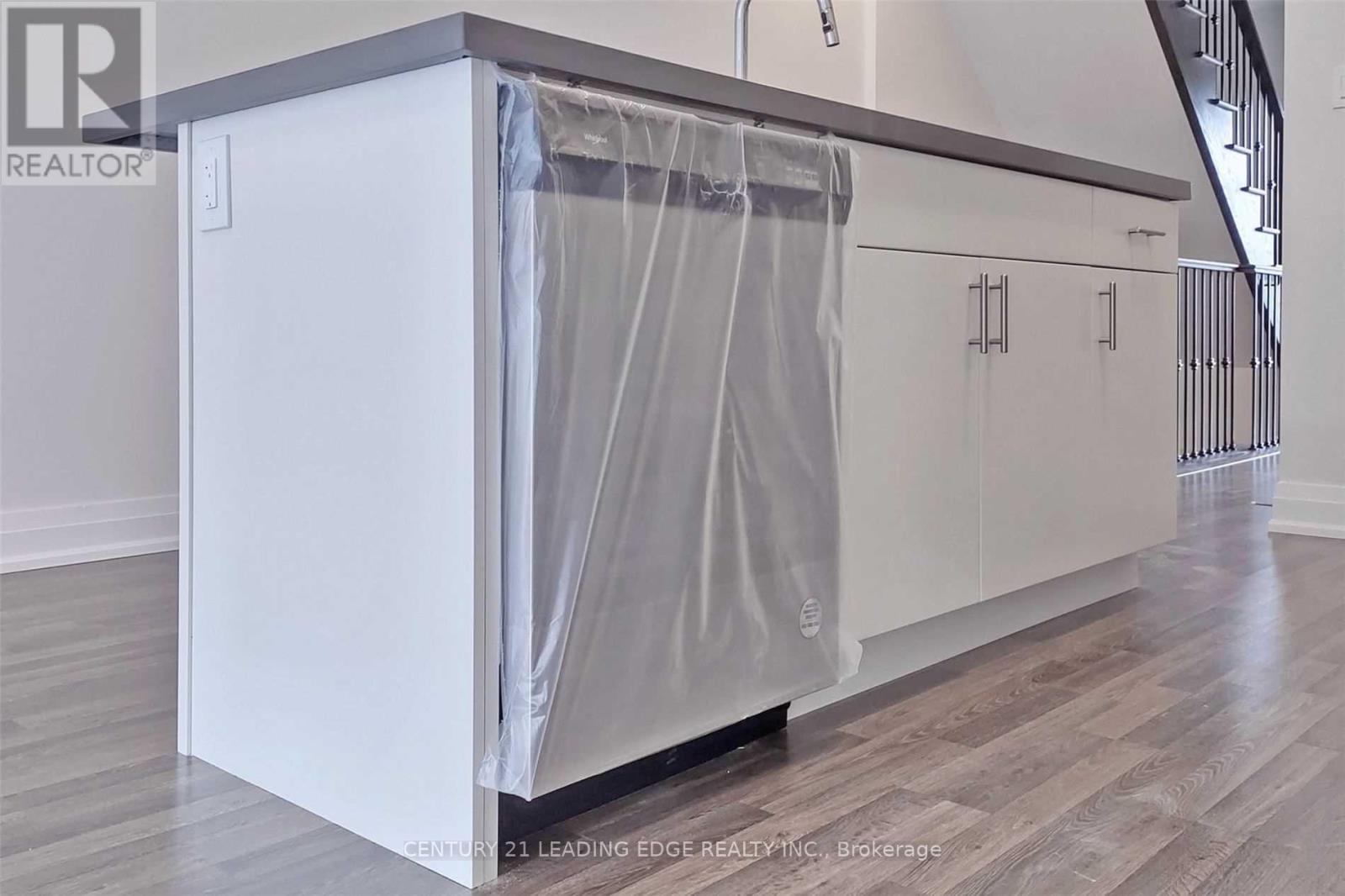 Upper - 45 Creekbank Road, Toronto, Ontario  M6L 1C7 - Photo 16 - W13862378