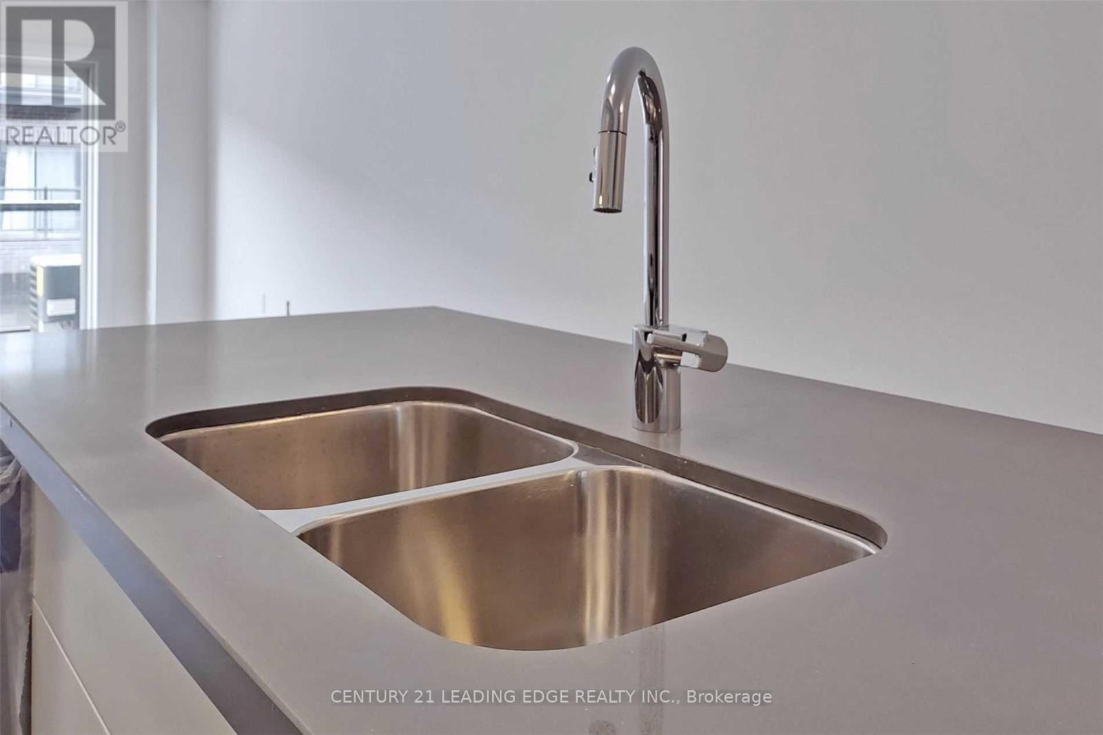 Upper - 45 Creekbank Road, Toronto, Ontario  M6L 1C7 - Photo 17 - W13862378