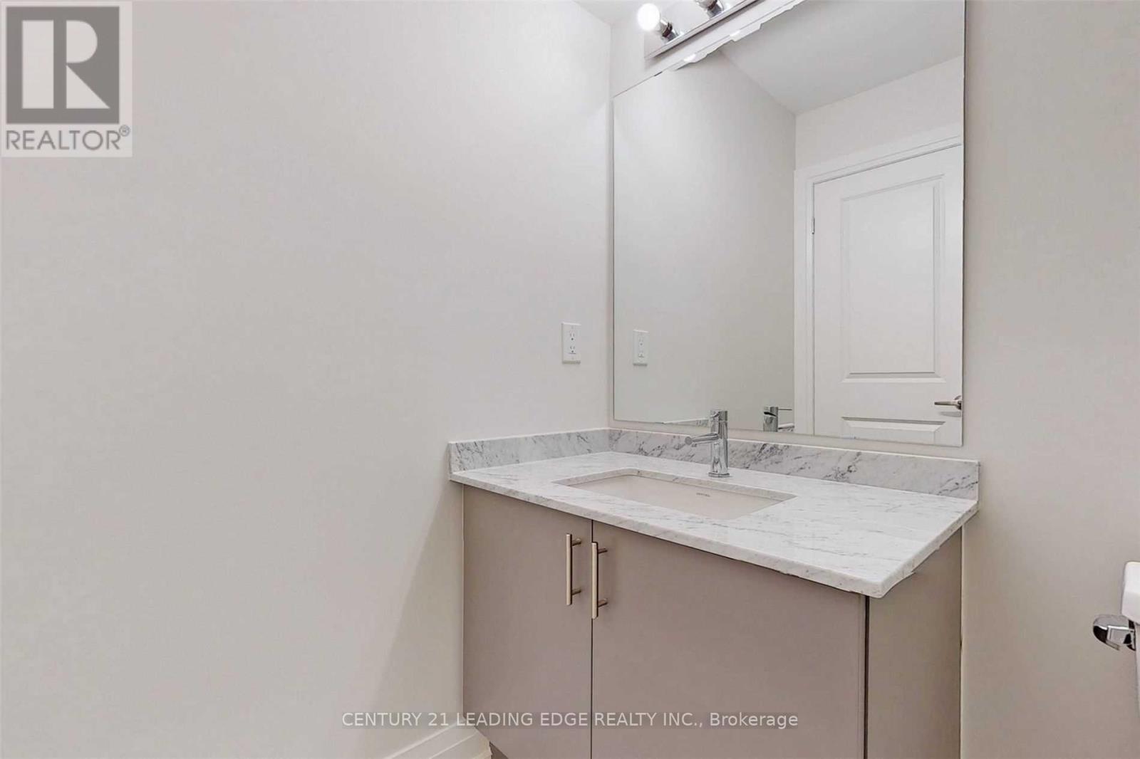 Upper - 45 Creekbank Road, Toronto, Ontario  M6L 1C7 - Photo 22 - W13862378